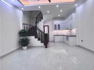 Bán nhà ngõ 235 phố yên hòa, cầu giấy dt 30m, 5 tầng, giá 9.8 tỷ, sổ vuông