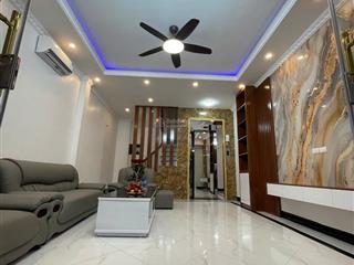 Nhà phạm văn đồng  cầu giấy  2 thoáng  thang máy  gần phố  34m  giá bán 9.35 tỷ
