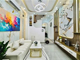 Hạ giá 300 tr nhà đ.nguyễn tiểu la,p.8,q.10.giá4 tỷ 690 tr.nhà liền kề đại học kinh tế hồ chí minh