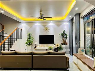 Bán gấp nhà đ.hòa hảo,p.8,q.10.sauu lưng trường đại học kinh tế hồ chí minh.gía chỉ 4 tỷ 780 triệu