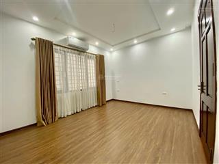 Bán nhà đẹp 5 tầng ô tô đỗ, gần phố 30m2 gần sân golf & khu vui chơi giá chỉ nhỉnh 7 tỷ