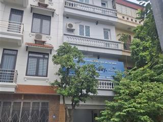 Chính chủ cho thuê nhà nguyên căn  làm văn phòng hoặc ở  phố thanh am, việt hưng, long biên