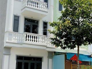 Nhà hiện đại 1 trệt 2 lầu ngay tthc  sổ sẵn  nhà hoàn công
