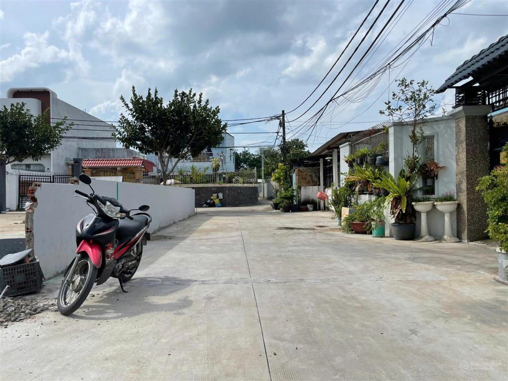 Lô đất hẻm xe hơi thị trấn hóc môn, 80m2, shr, giá 3.4 tỷ