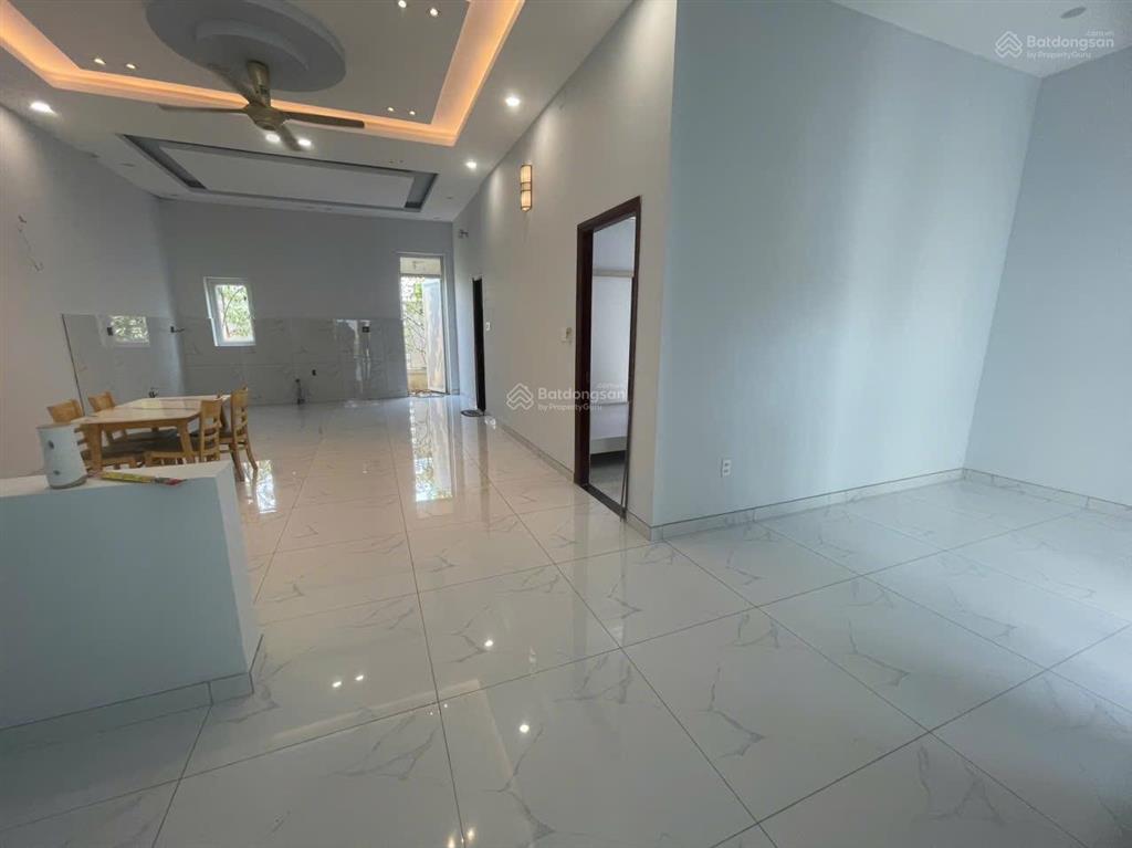 Bán bt 5pn, 4wc, 230m2 ở quốc lộ 13, hiệp bình phước, 16 tỷ giá ưu đãi