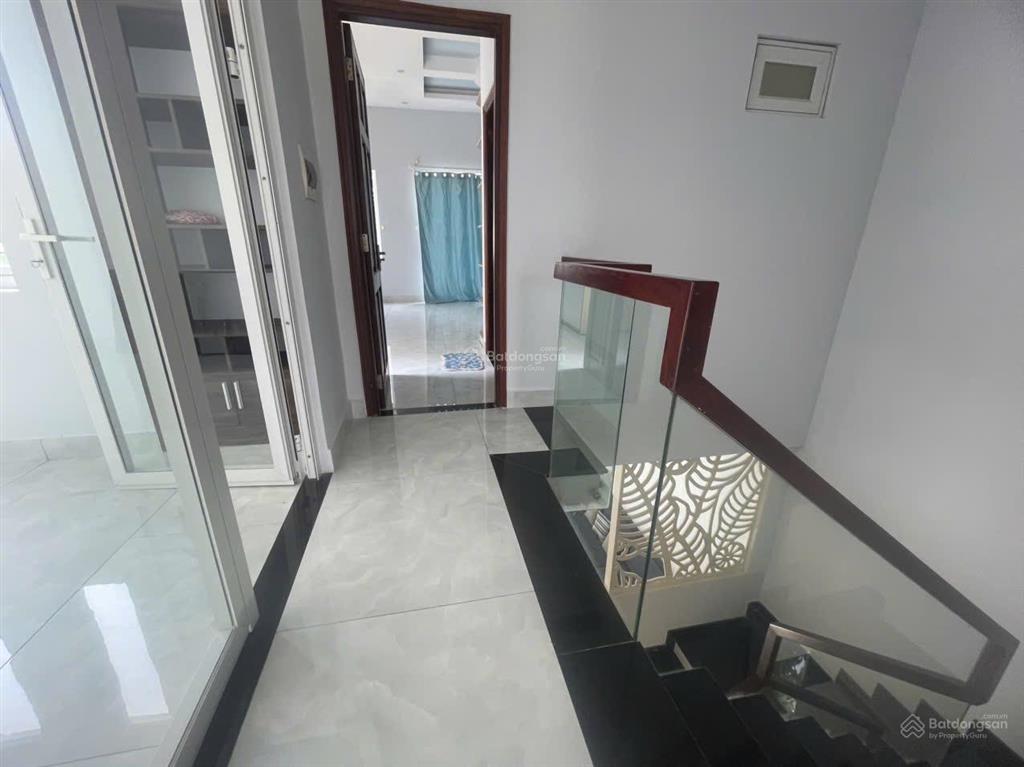 Bán bt 5pn, 4wc, 230m2 ở quốc lộ 13, hiệp bình phước, 16 tỷ giá ưu đãi