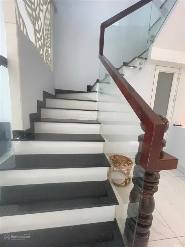 Bán bt 5pn, 4wc, 230m2 ở quốc lộ 13, hiệp bình phước, 16 tỷ giá ưu đãi