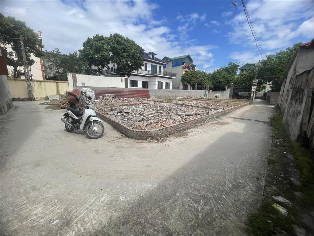 Bán lô góc 40m2 kiêu kỵ, gia lâm, giá chỉ 3tỷ900triệu