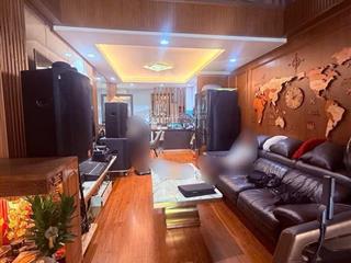 Mặt tiền lô góc hồng bàng quận 11 không lộ giới  nhà hiện đại ốp gỗ đỏ cao cấp 7,9 tỷ .