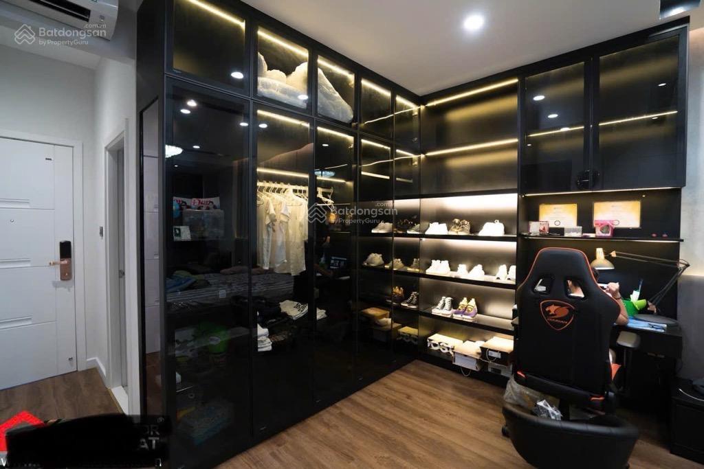 Góc 3 mặt tiền  187,7m2 ô tô ngủ nhà  cạnh lê văn sỹ  sổ sẵn giao dịch ngay .