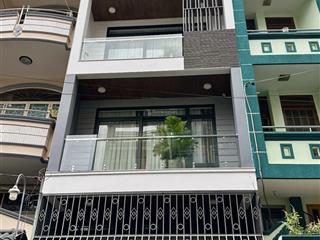 Bán nhà 3/2 đường 8m vỉa hè 2m  ô tô ngủ hầm 7 tầng 6pn lớn .