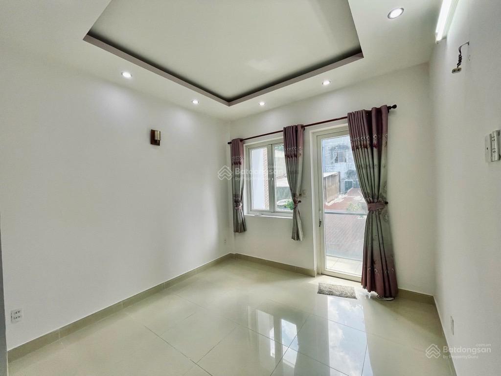 55m2 . 5pn lớn tân bình ngay ngã 4 bảy hiền  hoàng văn thụ . sổ đẹp pháp lý chuẩn giao dịch ngay .