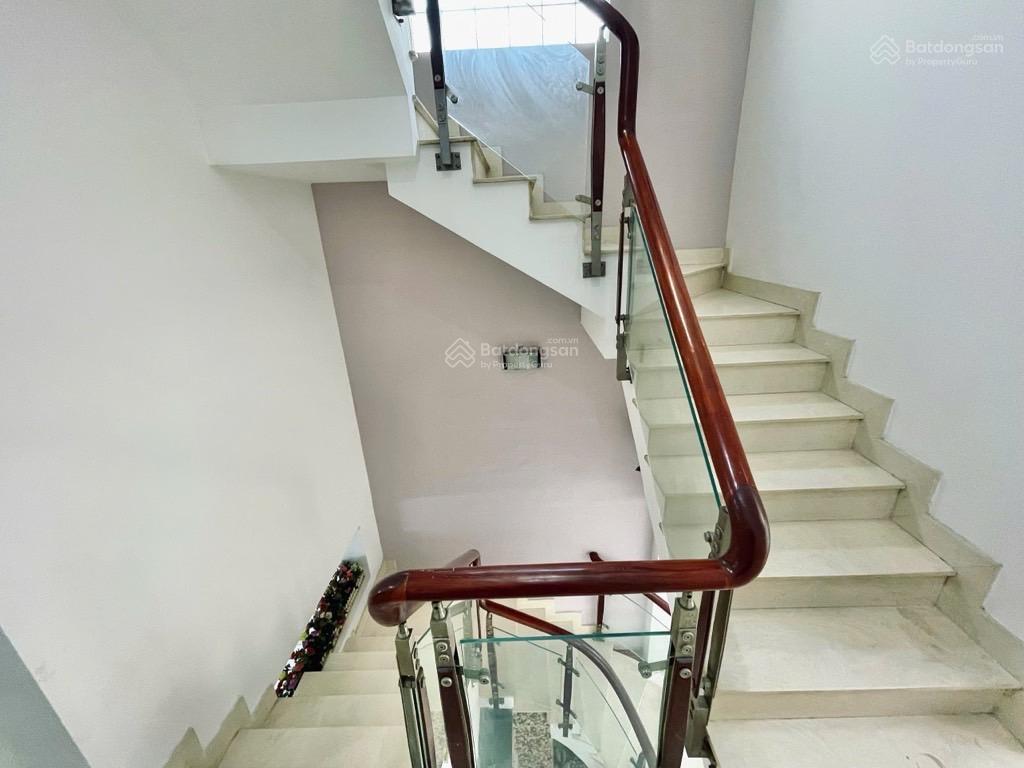 55m2 . 5pn lớn tân bình ngay ngã 4 bảy hiền  hoàng văn thụ . sổ đẹp pháp lý chuẩn giao dịch ngay .