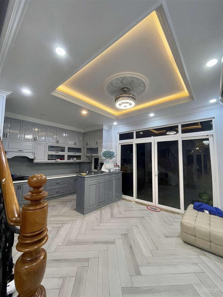 Bán nhàdt(8x10m)3tầng3pnhxh200m biểnnguyễn biểu nha trang chỉ 5ty8