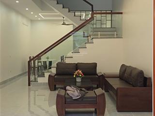 Bán nhà 3 tầng chắc chắn ở phố đông hồ phường hoa lư