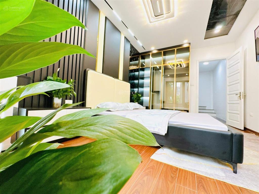 Chính chủ bán nhà số 25 ngõ 45 võ chí công 35m2, 5 tầng, nhà đẹp full nội thất