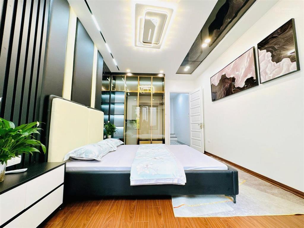 Chính chủ bán nhà số 25 ngõ 45 võ chí công 35m2, 5 tầng, nhà đẹp full nội thất