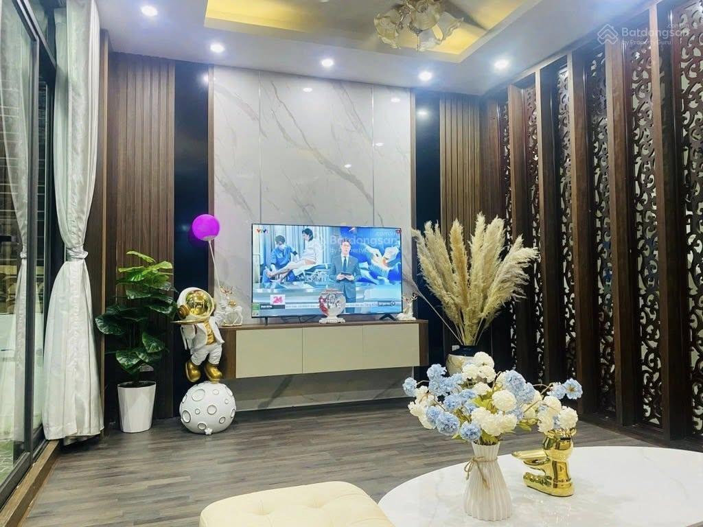 Bán nhà 9 tỷđường xuân thủy lô góc 2 thoáng nhà đẹpkhách xem nhà mang theo tiền