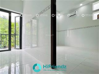 Em còn 2p cửa sổ & 0 cửa sổ rộng rãi, thoáng mát  kế bên bxq8  phù hợp cho khách có sẵn nội thất