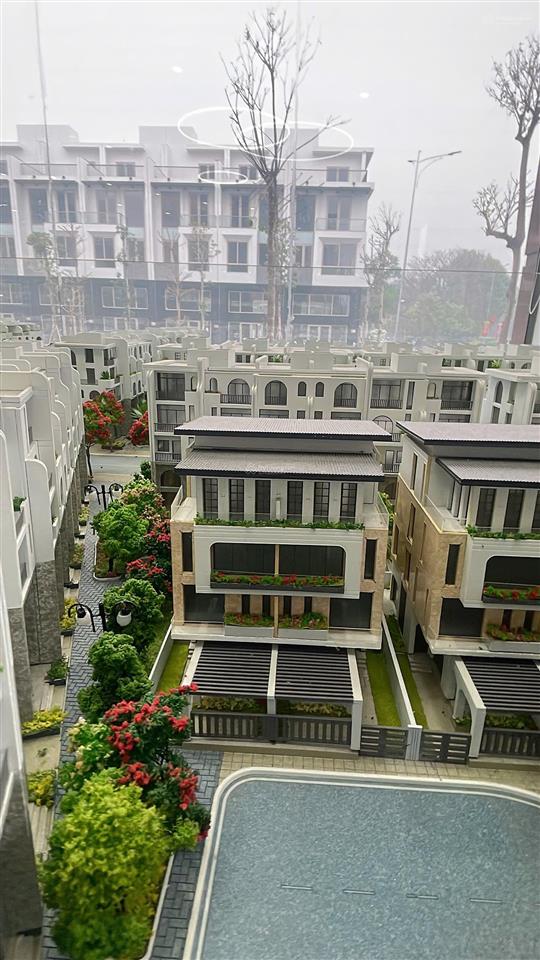Bán căn bt hoa hậu dt 160m2 giá 116tr/m2 hướng đn tại vaquarius văn giang, có đang được htls 0%