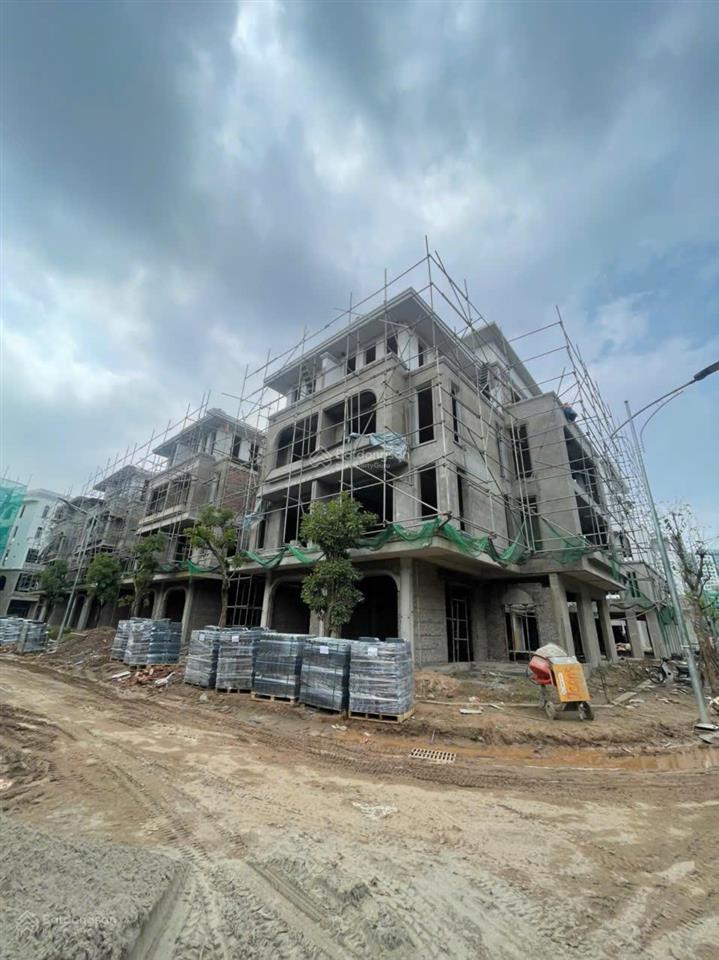 Bán căn bt hoa hậu dt 160m2 giá 128tr/m2 hướng đn tại vaquarius văn giang, có đang được htls 0%