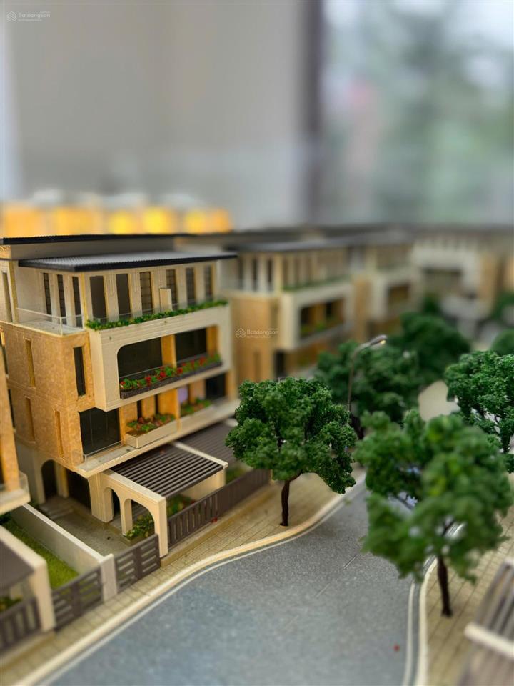 Bán căn bt hoa hậu dt 160m2 giá 128tr/m2 hướng đn tại vaquarius văn giang, có đang được htls 0%