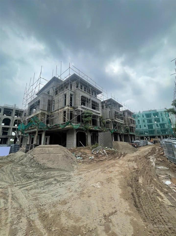 Bán căn bt hoa hậu dt 160m2 giá 128tr/m2 hướng đn tại vaquarius văn giang, có đang được htls 0%