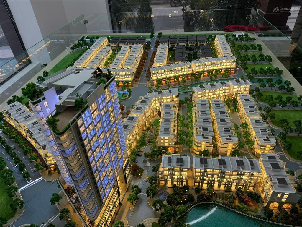 Bán căn bt hoa hậu dt 160m2 giá 128tr/m2 hướng đn tại vaquarius văn giang, có đang được htls 0%