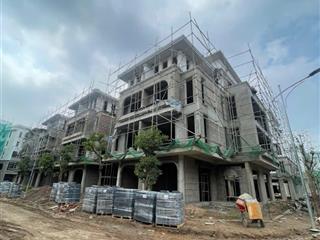 Bán căn bt sân vườn 2 mặt tiền dãy bt3, diện tích 160m2 hướng đông nam tại vaquarius văn giang