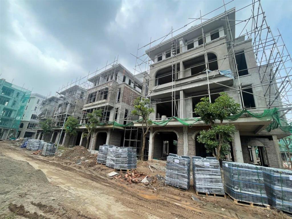 Chính chủ bán biệt thự sân vườn 2 mặt tiền tại dự án vaquarius văn giang giá tốt nhất thị trường