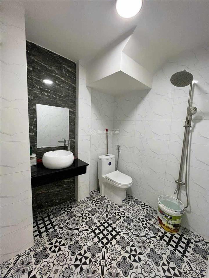 Bán nhà siêu phẩm  dt(5x10m) 2 tầng  2pn  gần biển  p vĩnh hoà  nha trang  chỉ 2tỷ6