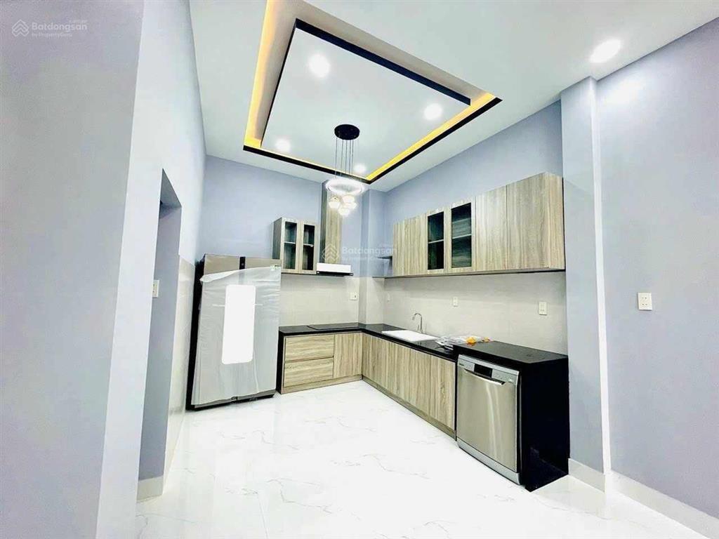 Bán nhà siêu phẩm  dt(5x10m) 2 tầng  2pn  gần biển  p vĩnh hoà  nha trang  chỉ 2tỷ6