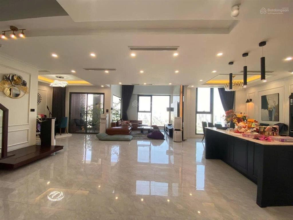 Nhà có sẵn đào, quất sẵn mua về đón tết. căn hộ 120m2 4 phòng ngủ chung cư ct4 mễ trì hạ