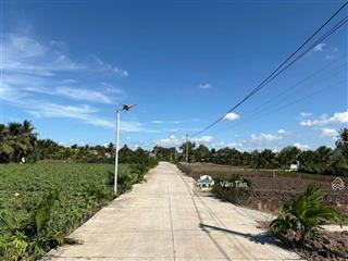 Bán đất ngay chợ long hựu tây, cách ubnd xã chưa tới 200m, cần đước, long an. 140m2/455tr. shr