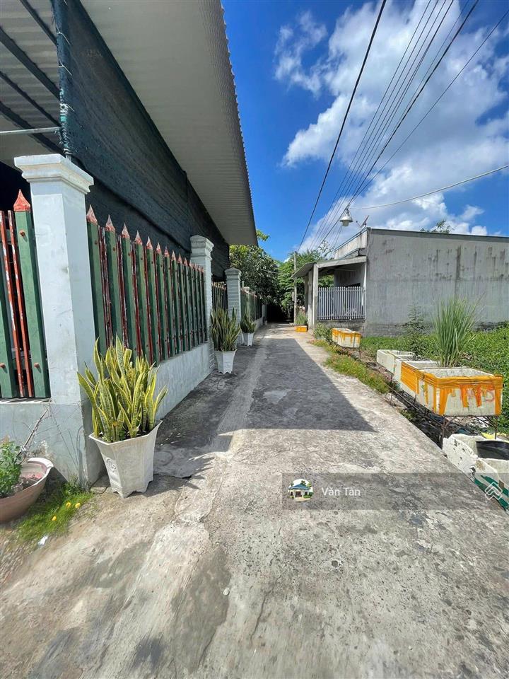 Mấy lô đất nền tại cây xăng quân đội xã mỹ phong, mỹ tho, tiền giang. 420tr/92m2. shr, thổ sẵn.