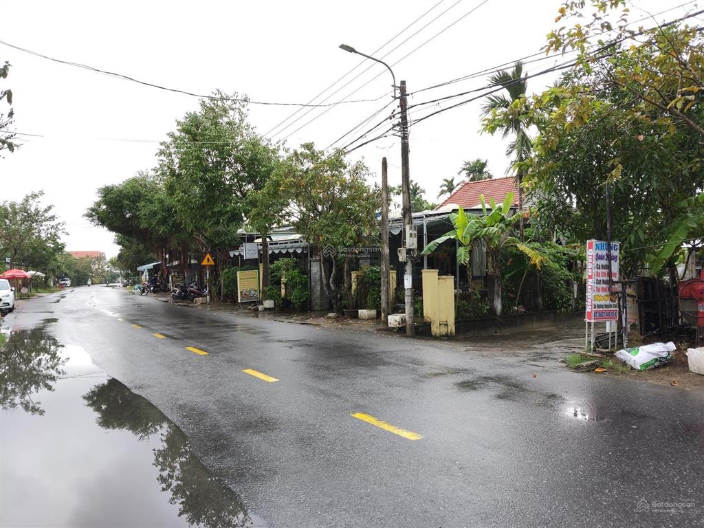 Bán nhà 2 tầng mới, dt 100m2, giá 3.x tỷ, đường ô tô thông, sát trần nhân tông, nhà 3 mặt thoáng.