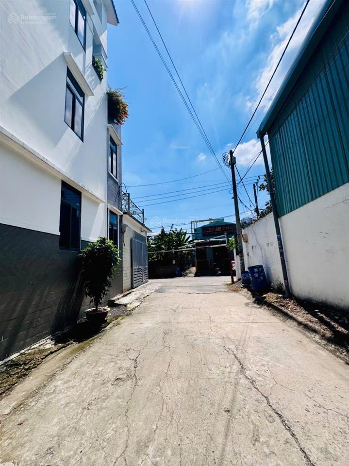 Kẹt tiền bán gấp nhà(shr) 1 xẹc ngắn thạnh lộc 15, 65m2, 3pn, đường 7m