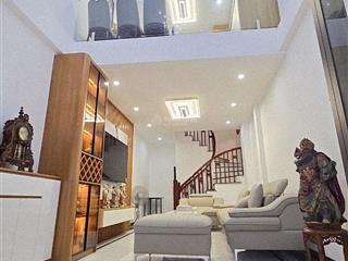 Bán nhà 6t p.giang biên long biên. dt 31m2 full nội thất đẹp. về ở ngay. 10m ra oto thông, 6tỷ3 ctl
