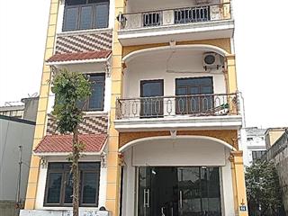 Bán nhà căn góc 4 tầng. dt 90m2 mt 7,4m, đường trước nhà 21m, vỉa hè. p giang biên. giá thoả thuận