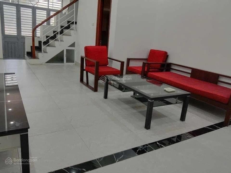 Cho thuê nhà nguyên căn phố ngọc thụy ô tô tránh nhà đẹp ở ngay gần cầu long biên, mipec