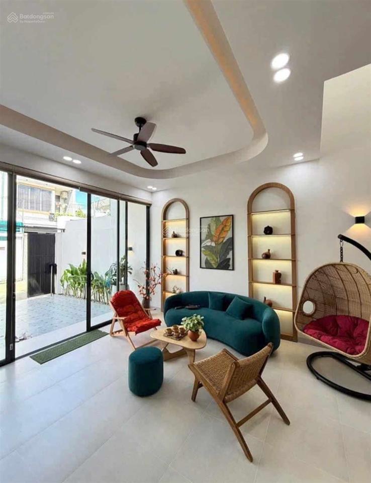 Bán nhà đẹp mê ly dt64 3 tầng3pn đường 18m  sát biểnvĩnh hòa  nha trang  chỉ 4tỷ8.
