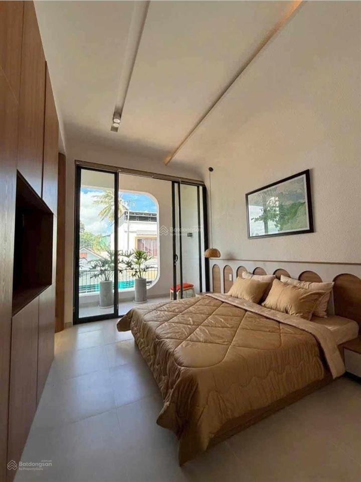 Bán nhà đẹp mê ly dt64 3 tầng3pn đường 18m  sát biểnvĩnh hòa  nha trang  chỉ 4tỷ8.