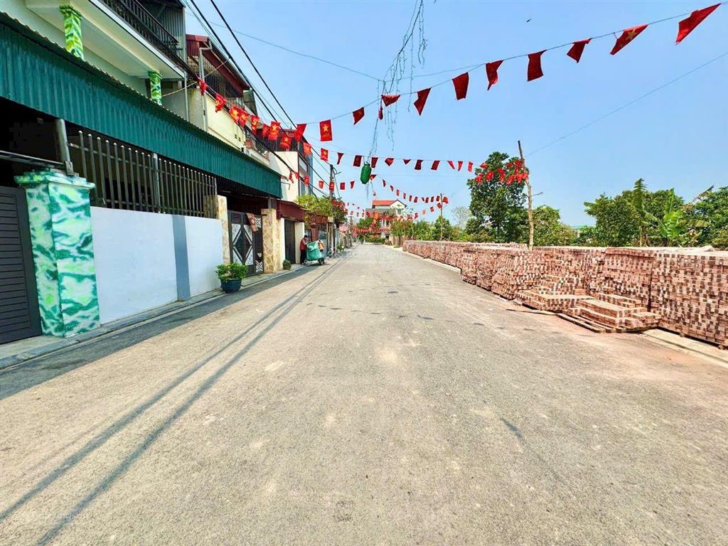 Cần bán lô đất 69.2m2 thôn đông việt hùng