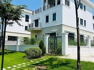 Không thể bỏ qua siêu phẩm nhà phố view sông 8x20 phân khu the suit đã có hđmb đầu tư lời ngay 1 tỷ