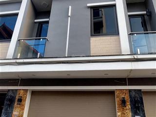 Cần bán gấp căn nhà biên giang hà đông. dt 40m2 x 4 tầng giá hơn 5 tỷ. ô tô vào nhà kinh doanh