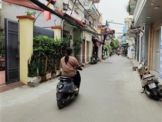 Tặng nhà 3 tầng trên đất 50m2 rộng rãi chỉ hơn 4 tỷ hi//ếm tại thanh trì