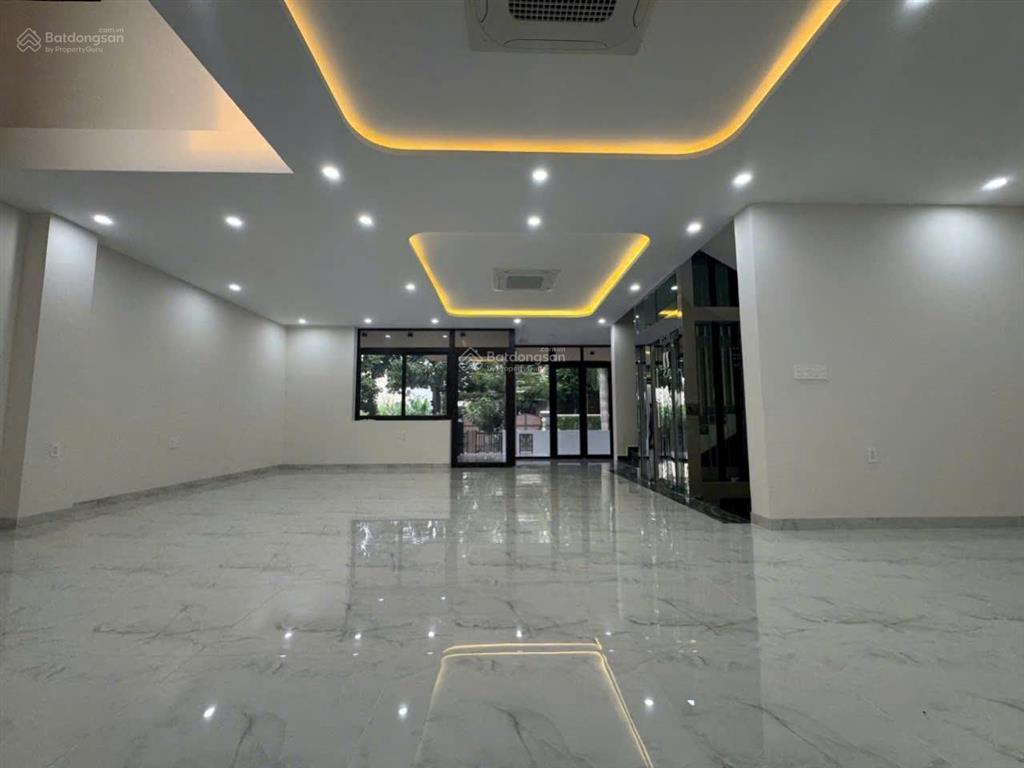 Nhà cho thuê khu thạnh mỹ lợi, quận 2. dt 10x18m, hầm 4 tầng thang máy, máy lạnh, pccc. giá 85tr/th