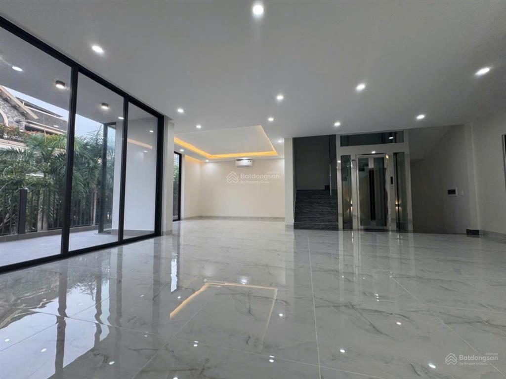 Nhà cho thuê khu thạnh mỹ lợi, quận 2. dt 10x18m, hầm 4 tầng thang máy, máy lạnh, pccc. giá 85tr/th