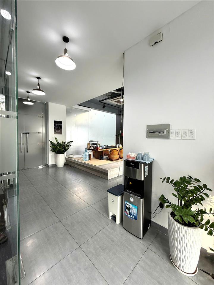 Văn phòng cho thuê đường lớn p. thạnh mỹ lợi, tp thủ đức. dt sàn 125m2, sẵn nội thất. giá 30tr/th