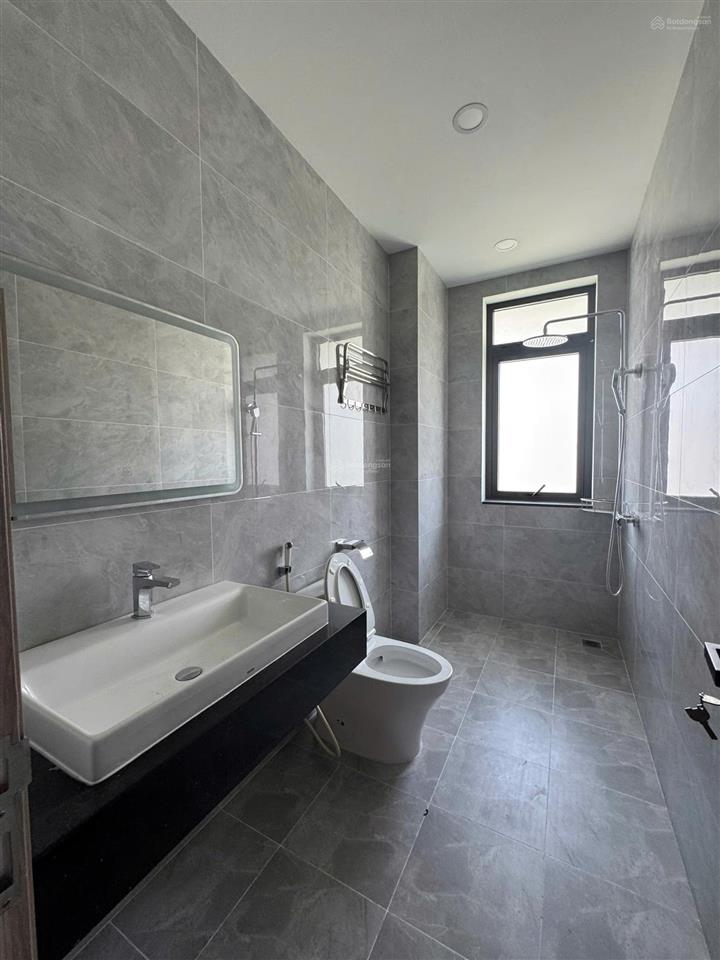Nhà cho thuê khu đảo kim cương quận 2. dt 7x18m, hầm 4 tầng, 3p. có thang máy, máy lạnh. giá 55tr
